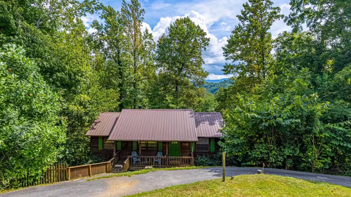 Pigeon Forge Cabin | Ridgeway Retreat — Cozy Cabin in Pigeon Forge, Perfect location and Pet Friendly