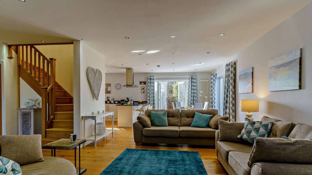 Bishopston House | Ridley Way in the beautiful Swansea