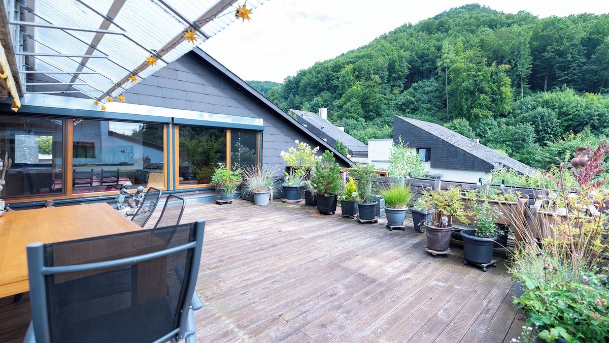 Geislingen an der Steige Apartment | Riesige Terrasse mit Aussicht auf die Barbara Kapelle mit Großer Wohnung
