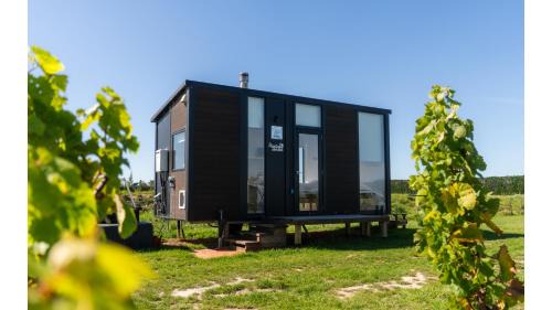 Burnham House | Riesling Cabin by Tiny Away