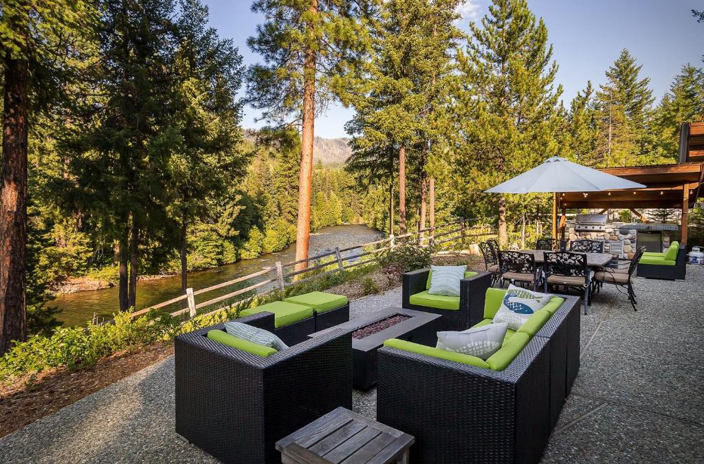 Ardenvoir Cabin | Riffle River Lodge by NW Comfy Cabins