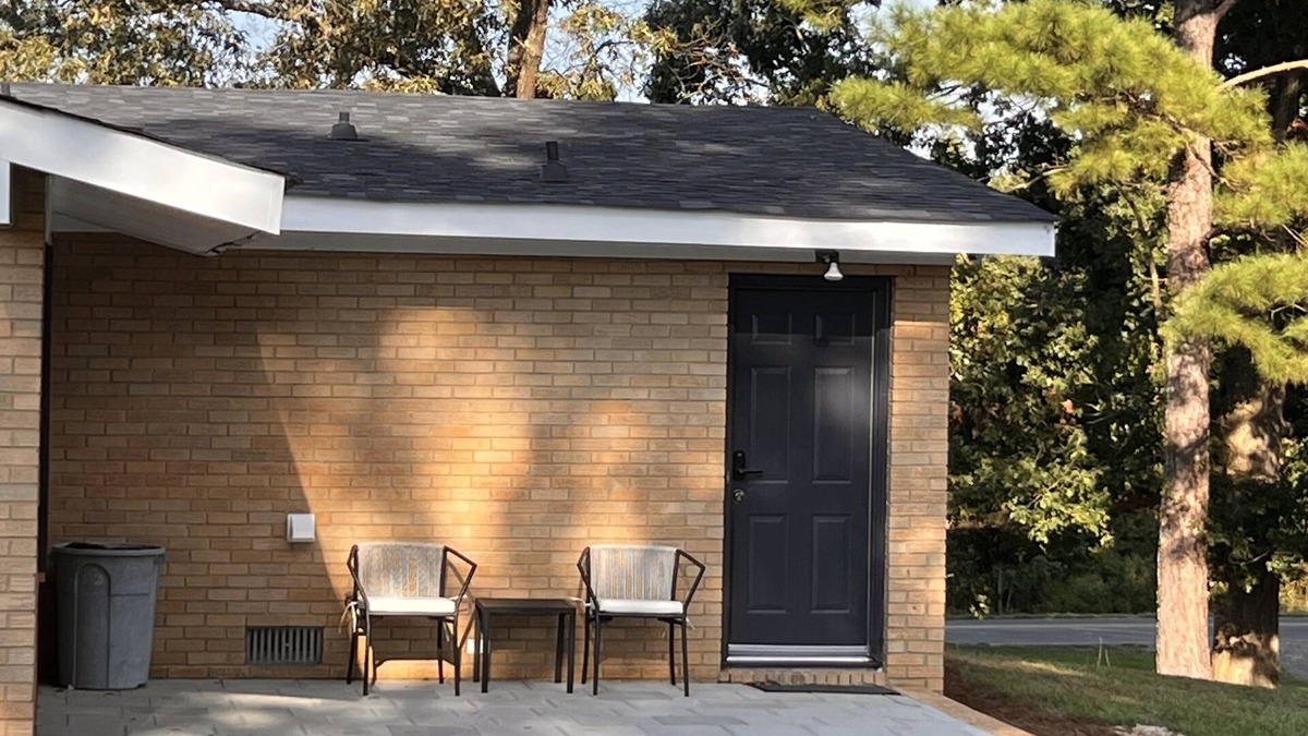 Union County Apartment | Riggins King suite WI-FI Patio Farmscape comfort
