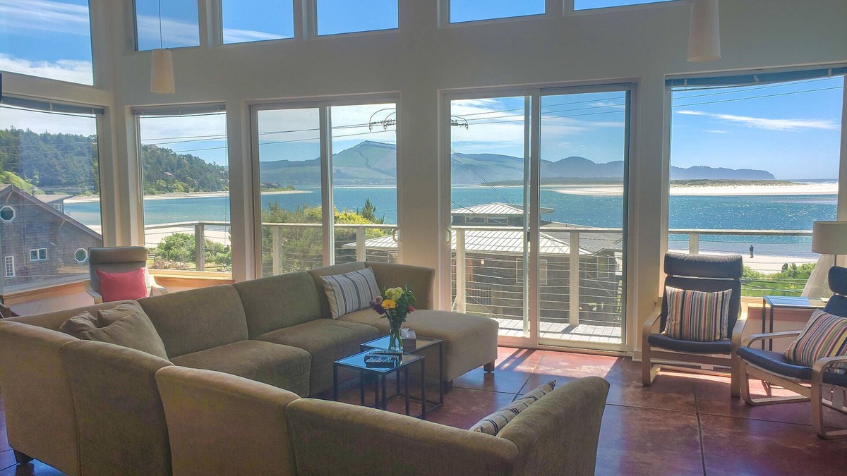 Happy Camp Hideaway House | Right across from the beach!