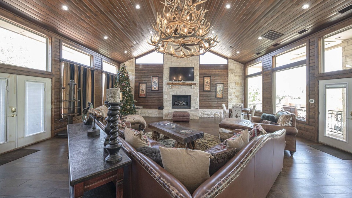 Midland House | Right At Home-McCauley Lodge
