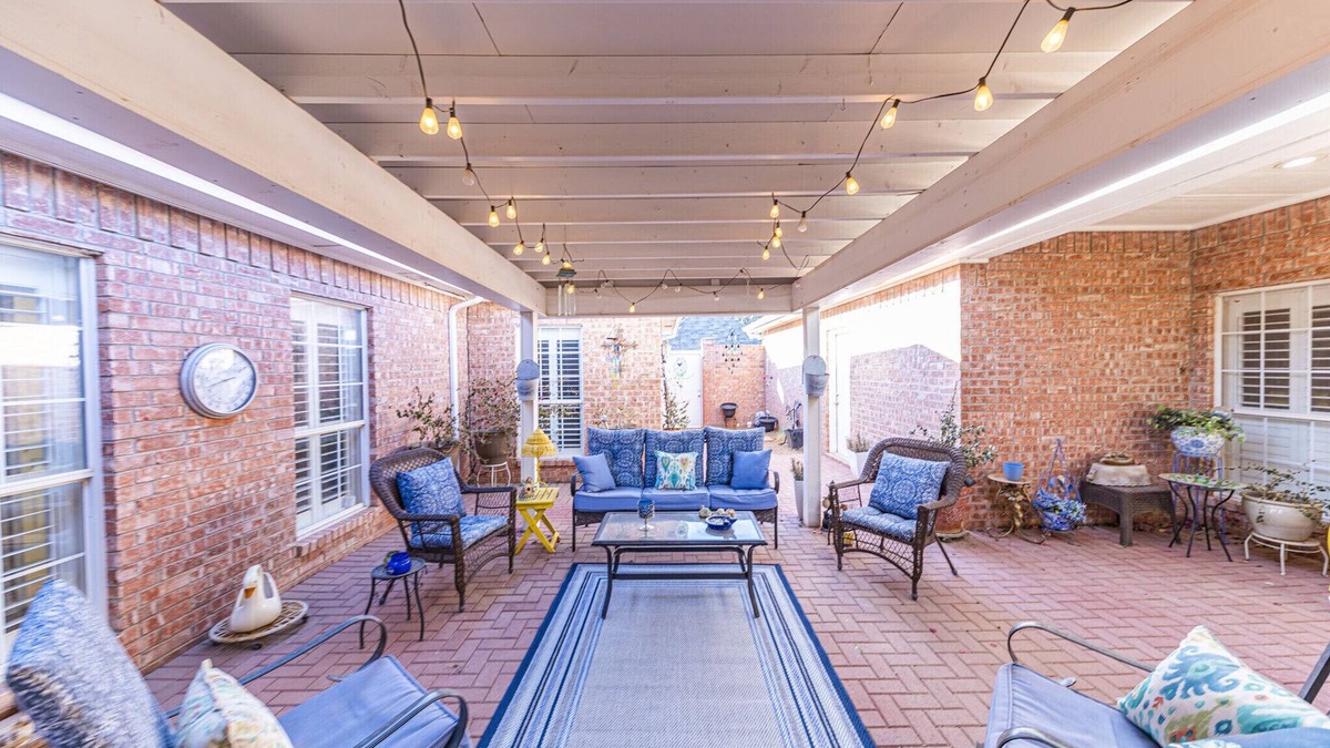 Midland House | Right At Home-Midland Meadowpark. W/community pool