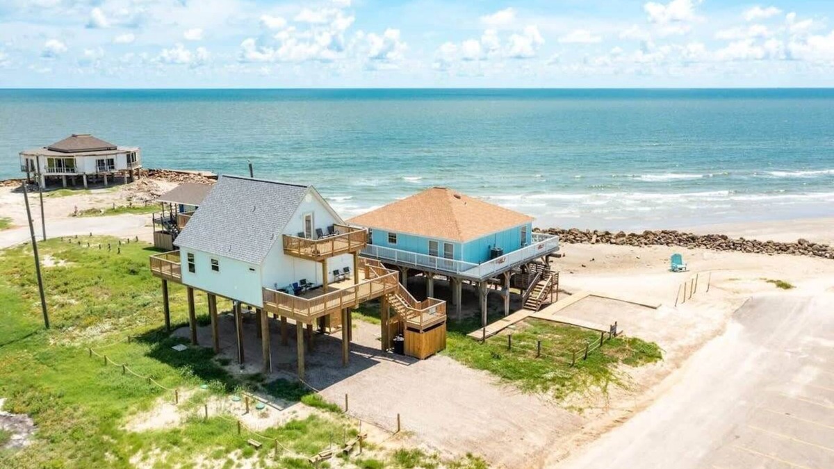 San Luis House | Right by Beach - Perfect Sea & Sand Views For Miles!