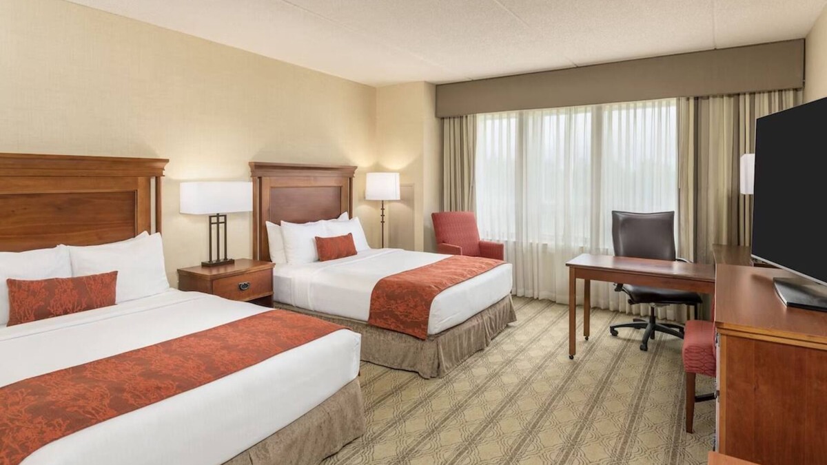 Blacksburg Hotel | Right in the Heart of Virginia Tech Campus | Perfect Family Stay | Free Parking