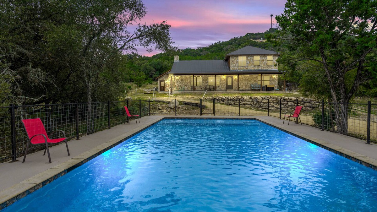 Concan House | Right in the heart of Concan, private swimming pool, epic views & a 2-minute drive to THE Frio River