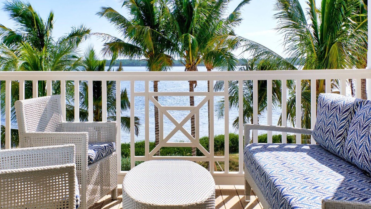 Marathon Hotel | Right in the Middle of Florida Keys | Relaxing Private Beach & Outdoor Pools