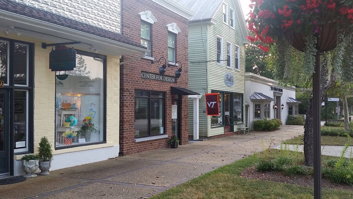 Zanoni Condo | Right on Main St! Shops, Arts, Dining and More!