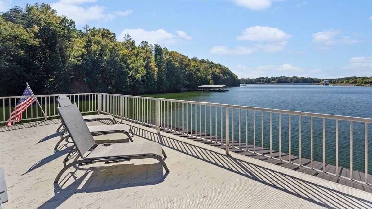 Gainesville Cottage | Right on the water