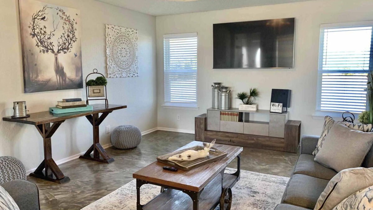 Elmo House | Right outside Canton and 5 minutes to TRADE DAYS!