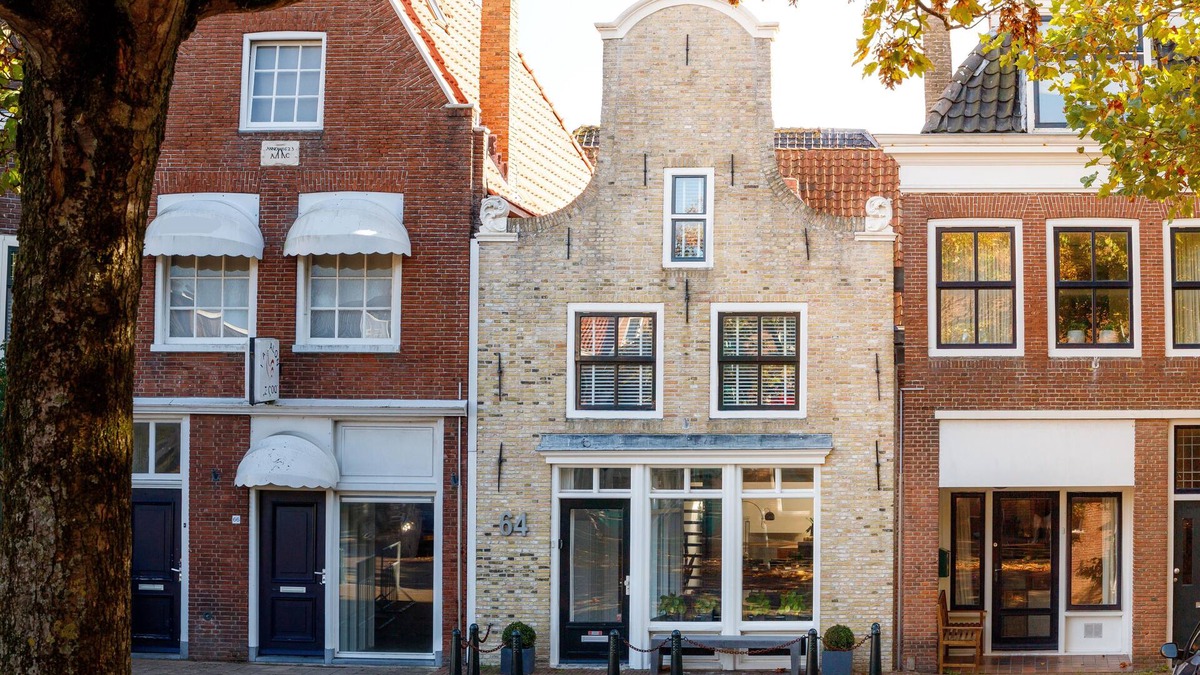 Harlingen House | Rijksmonument in het centrum van Harlingen met uitzicht op de grachten