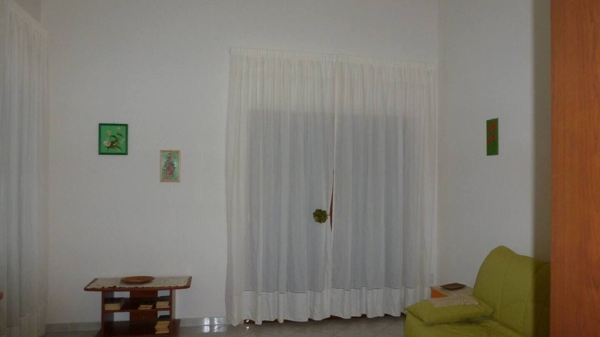 Iglesias Historic Centre Apartment | Rilassati nella Nostra Suite Rosa: Un Ambiente Familiare Vicino al Centro