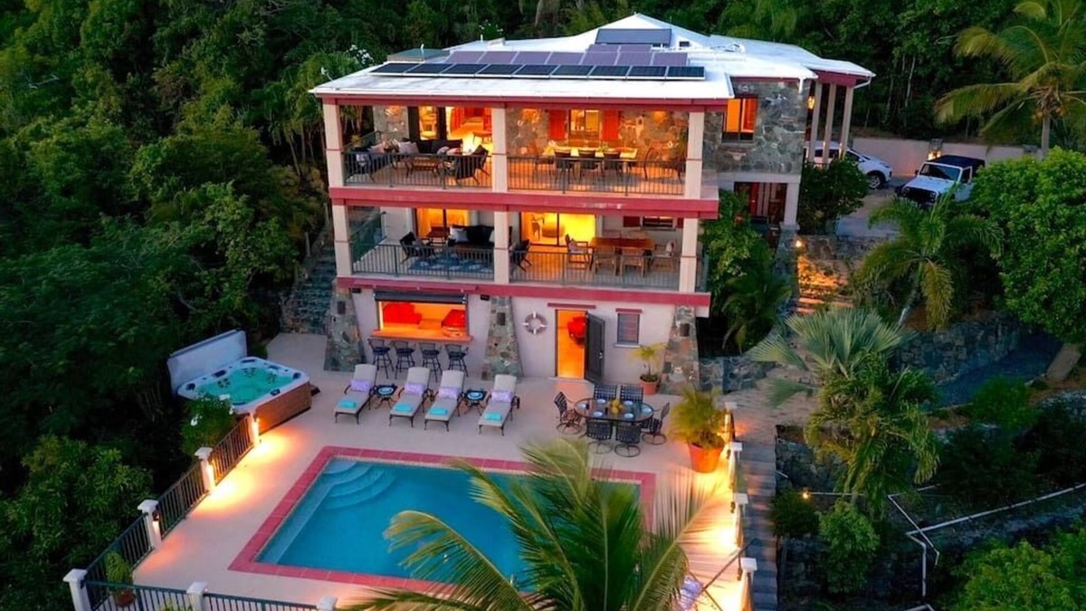Estate Pastory Villa | Riley's Retreat + Cottage