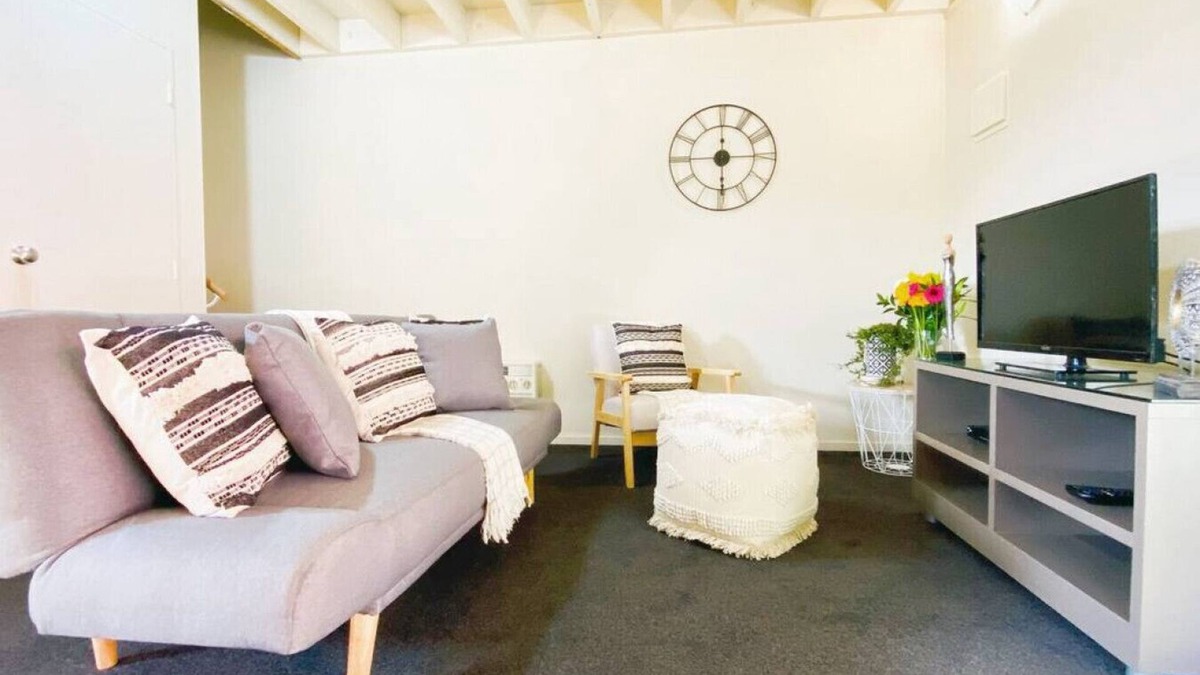 Queenstown Apartment | RIMA | Sun-Soaked Hideaway