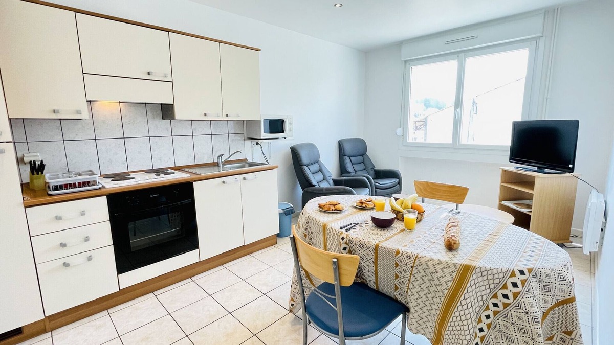 Forges-les-Bains Apartment | Rimbaud: Apartment 300 metres from the thermal baths (public parking)