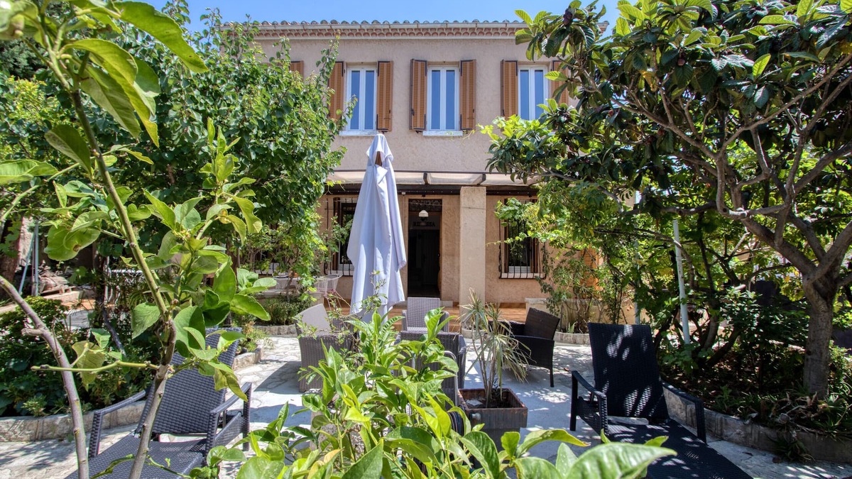 La Ciotat Ski Chalet | Rimessa family home. Garden, air con, parking