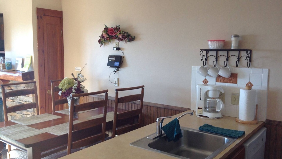 Snowshoe Condo | Rimfire Lodge 307 - Deluxe Full Studio with Full Kitchen, Sleeps 4