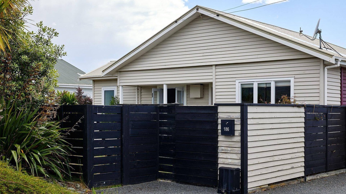 Kaikoura House | Rimu Cottage - Small, Historic Charm