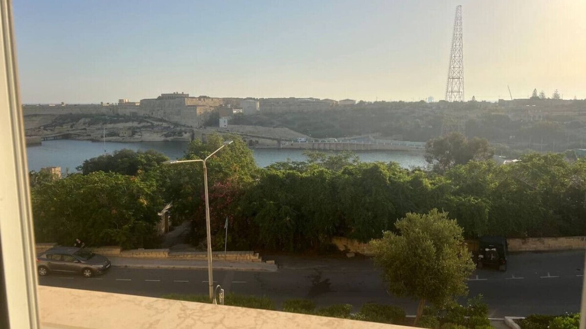 Kalkara Apartment | Rinella Beach House: Charming Coastal Retreat in Kalkara
