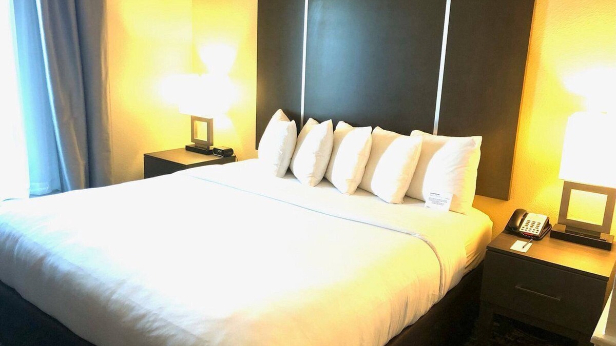 Barker Hotel | Ring Of Honor 4 Years Running Top 1% on TripAdvisor and Booking.com