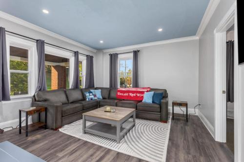 Grand Rapids House | Rink Side Retreat