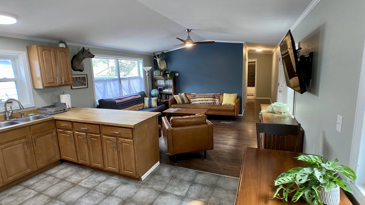 Cole House | RiNo 3 Bedroom. Sweet location! 100% walkable Bars & restaurants on the block!