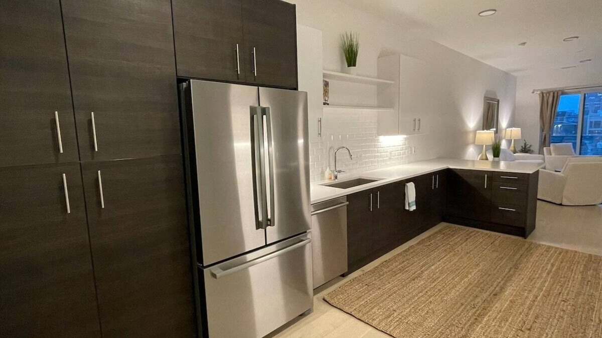 River North Art District Apartment | RINO Luxury Apt walk 2 Stadium, shops, restaurants