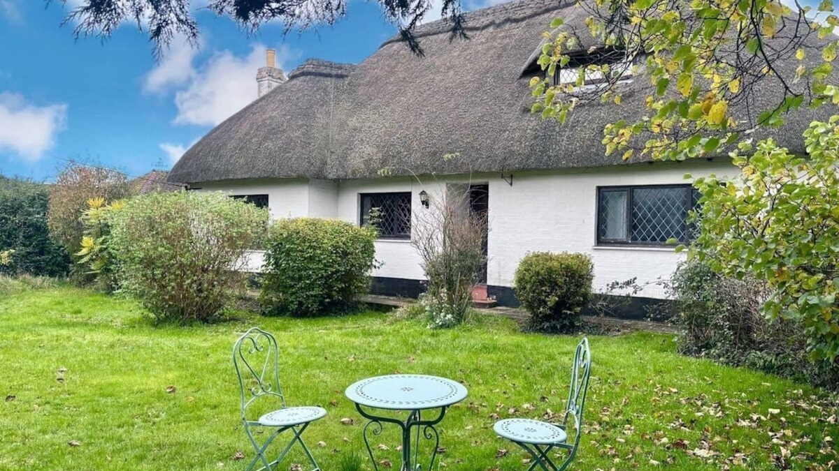 Waterlooville Cottage | Rinsey Cottage a thatched cottage