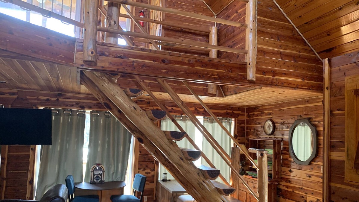 Mammoth Spring Cabin | Rio Escape - Rustic Log Cabin Retreat on Spring River