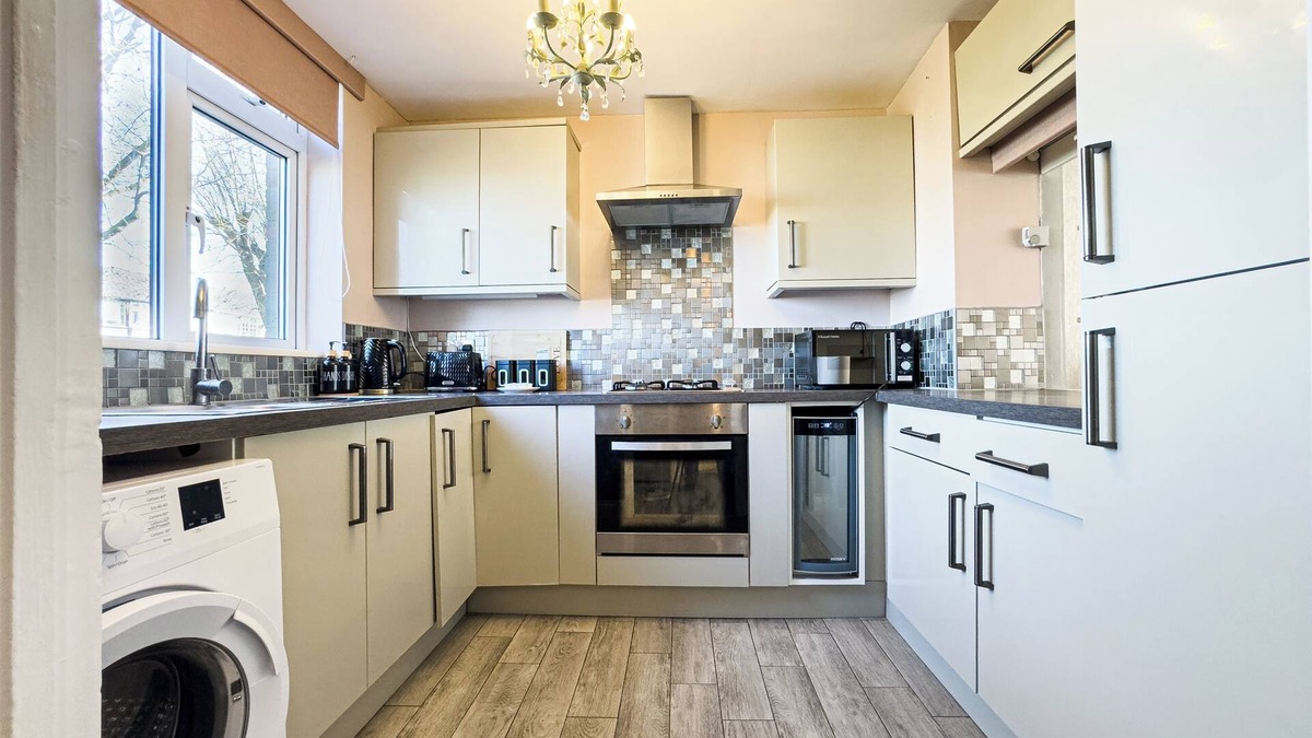 Basildon House | Rise Park Cozy House - Basildon