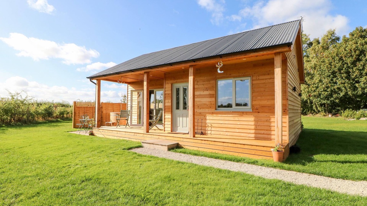 North York Moors National Park Cottage | RISING SUN, romantic, character holiday cottage in Kirkbymoorside