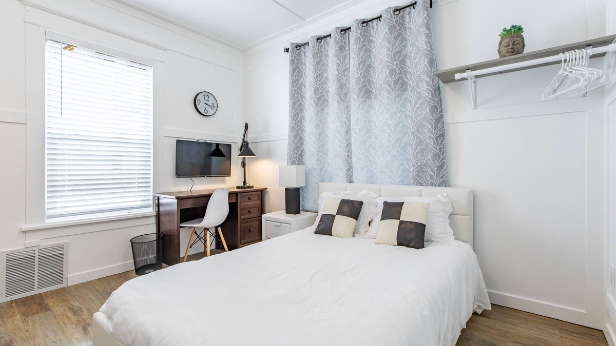 Kutzky Park Apartment | RitaBNB-3 blocks to Mayo-SALE Cute Studio on Main Floor 8032