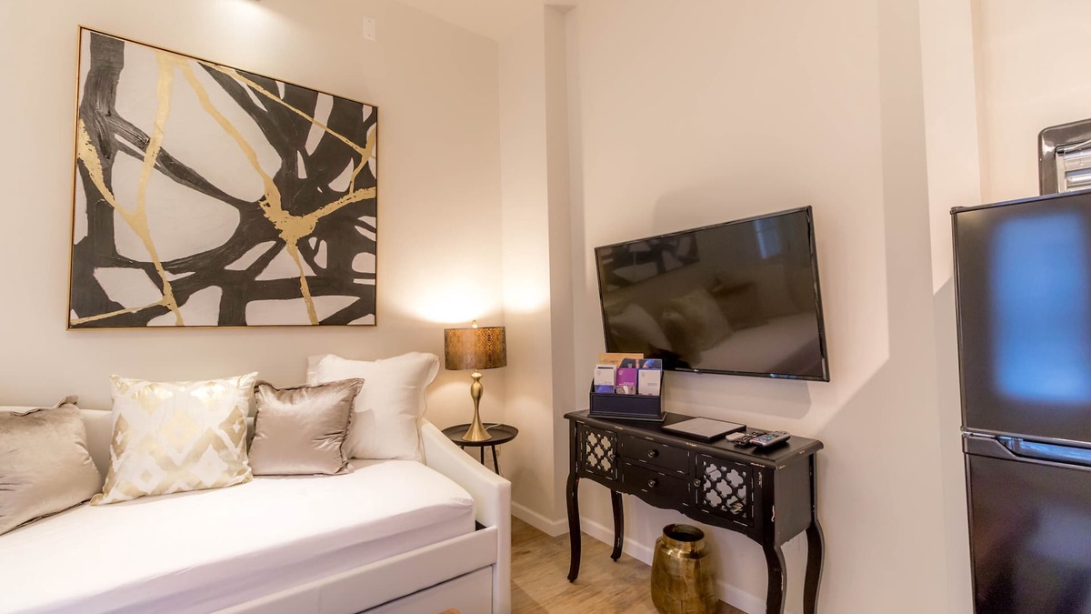 Kutzky Park Apartment | RitaBNB-Charming 1bedroom+1bathroom apartment, steps away from Mayo Clinic