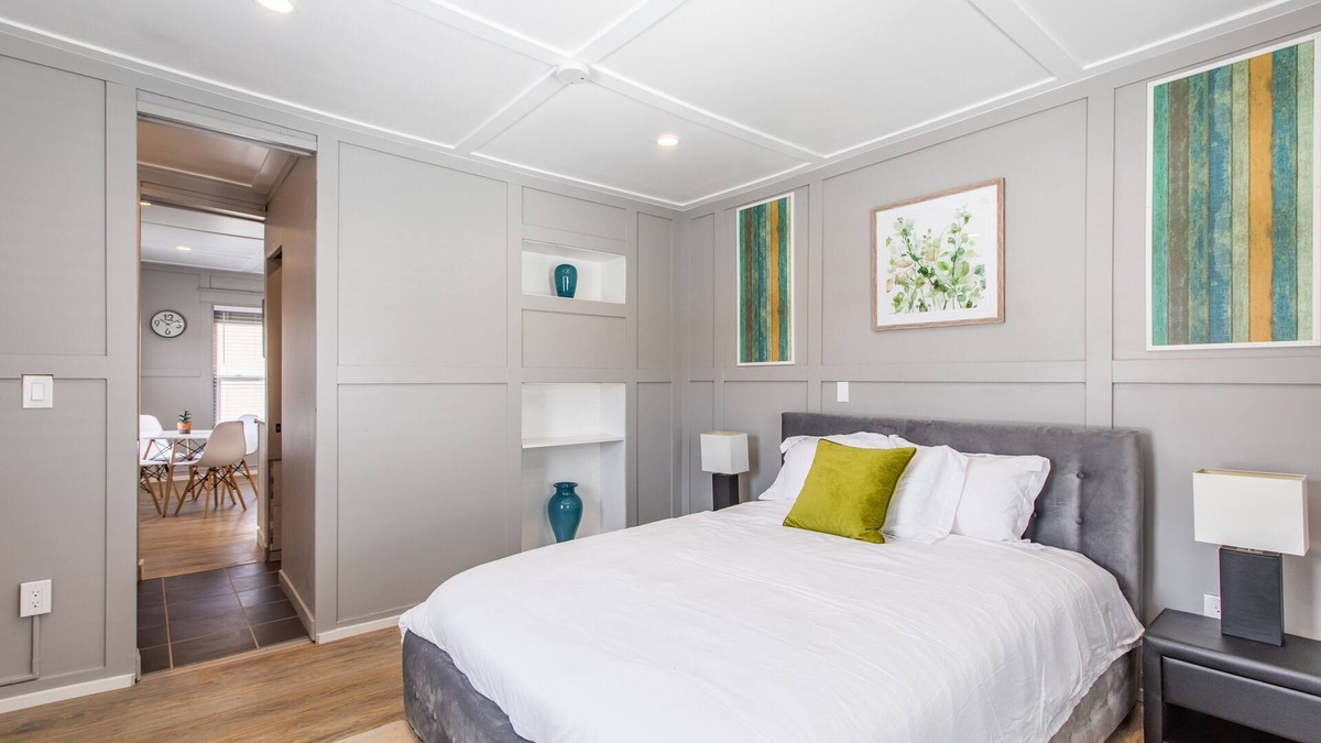Kutzky Park Apartment | RitaBNB-WALK to Mayo-8035- Chic and Luxury 1BR Apt