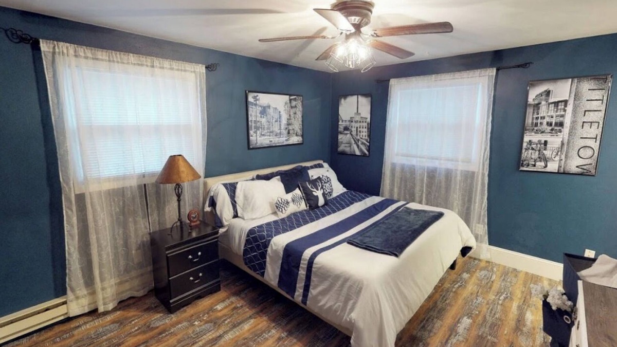 Appleton Apartment | Ritchie’s Apple Place: Teal Waves