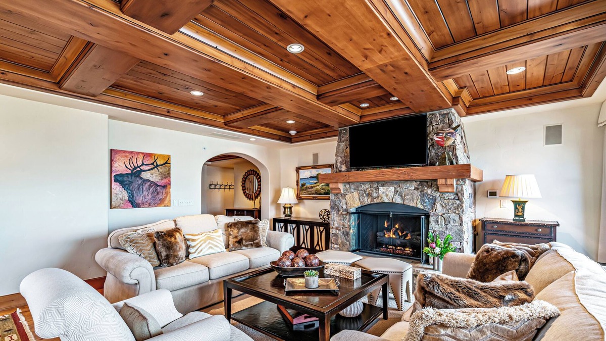 Avon Hotel | Ritz-Carlton Bachelor Gulch Bluebird Penthouse by Cuvee
