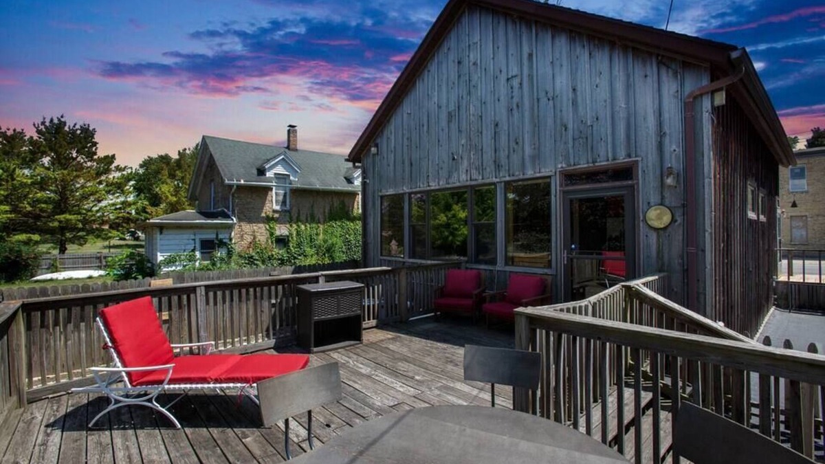 Kankakee Apartment | River ßARN 》Quaint, Refined, Elegant