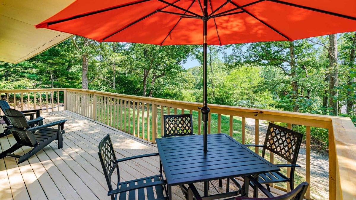 Luray Cabin | River Access Cabin w Hot Tub, Deck, Grill, & Wifi