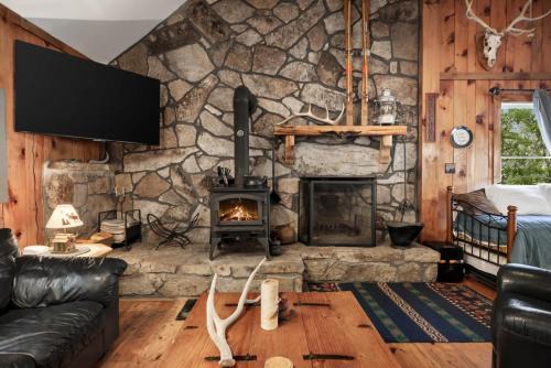 Great Cacapon Ski Chalet | River Access Loft Deck WiFI & Pet Friendly