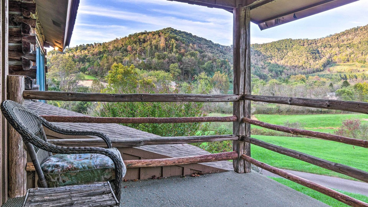 Cullowhee Villa | River Access + Mtn Views: Cullowhee Lodge!