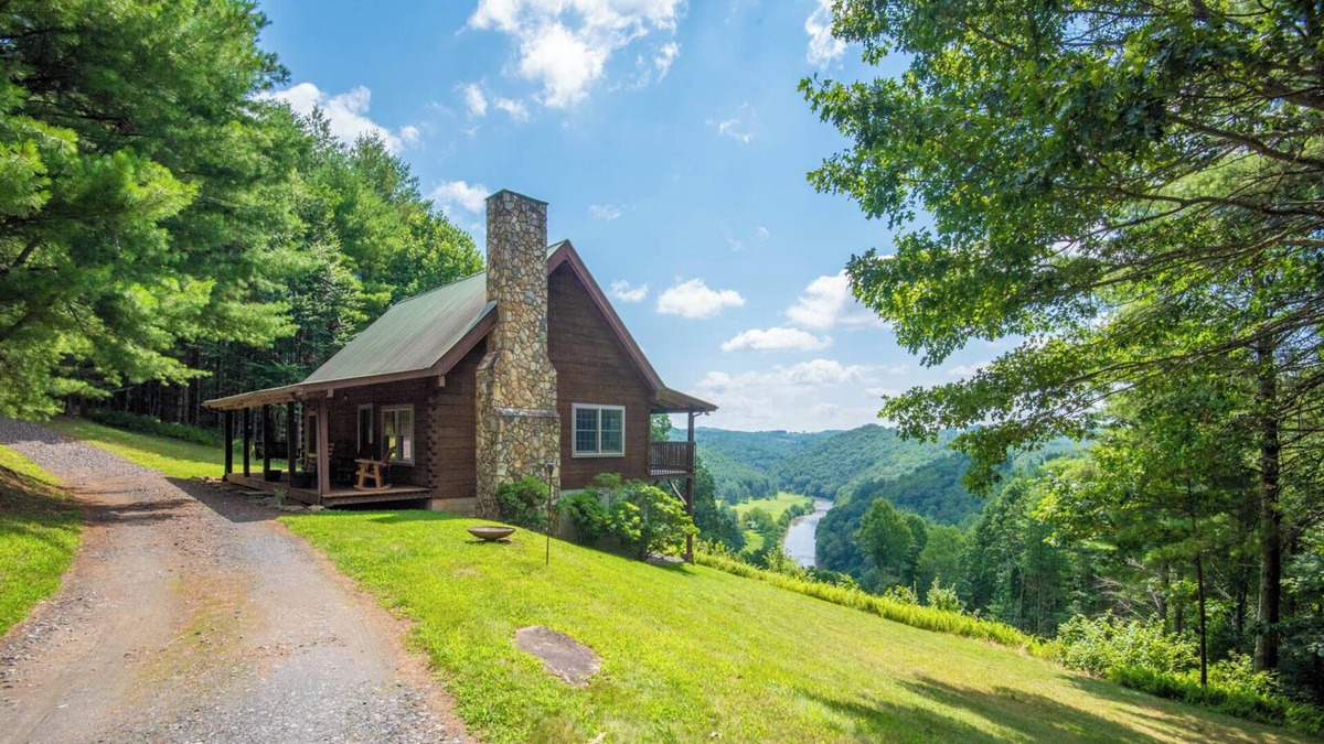 Jefferson Cabin | River AND Mountain VIEWS - true log cabin!