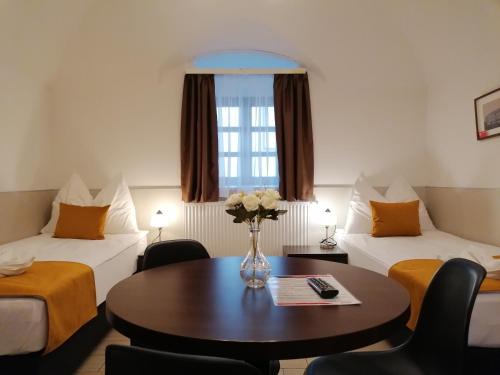 Jaszbereny Apartment | River Apartmanház