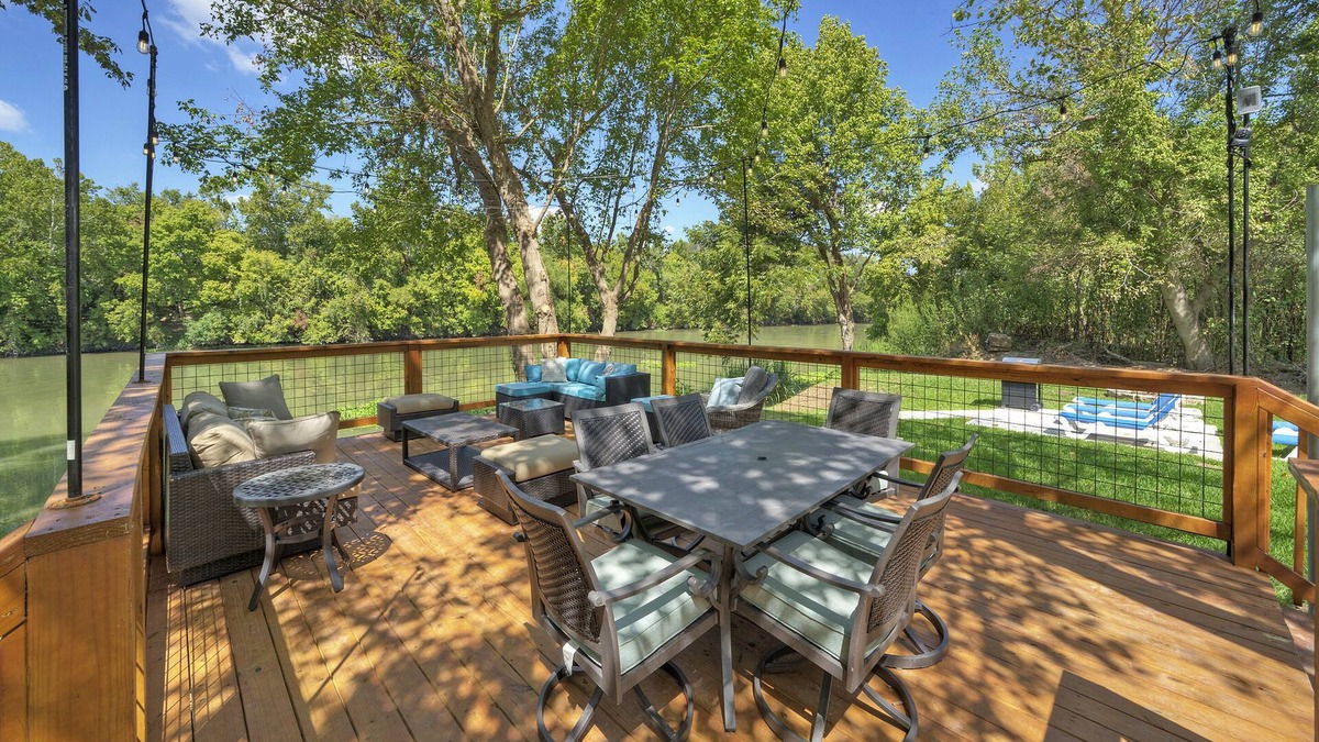 Cedar Creek House | River Bend Bliss: Where Memories flow with the River