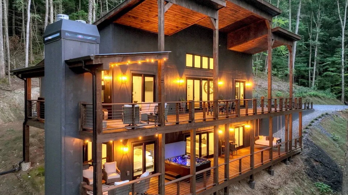 Raccoon Ridge Cabin | River Bend - New listing! Modern mountain luxury with amenities galore!