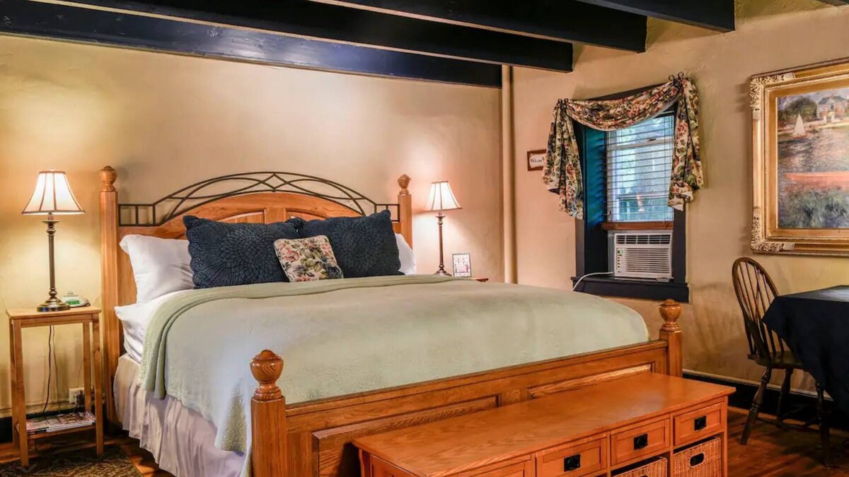 Harrisonburg Cabin | River Birch Cabin - By the Side Of the Road Inn and Cottages