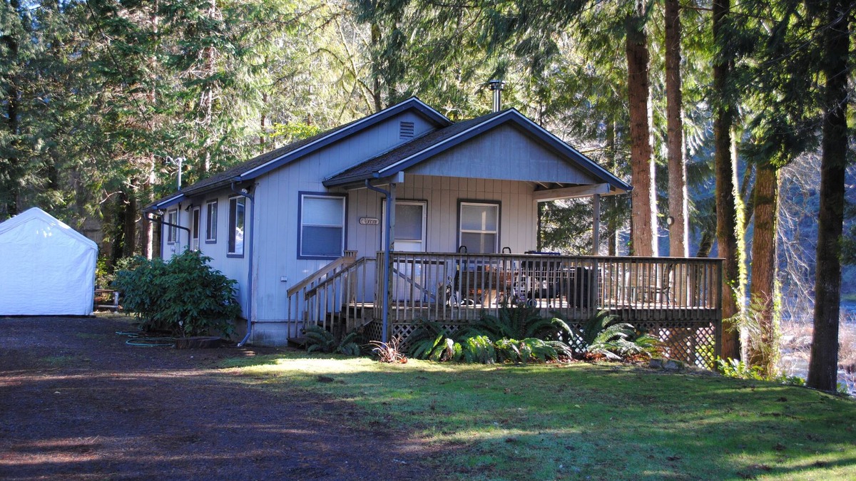 Mapleton Cabin | River Cabin in the Woods