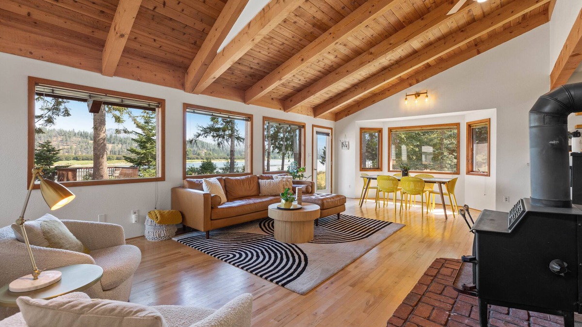 Newport Cabin | River Cabin-Pristine PNW Summer-Ski Cabin-Fall Magic