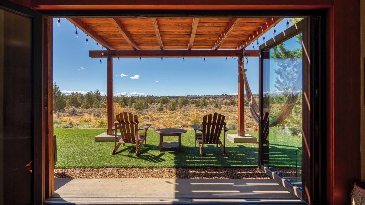Crooked River Ranch House | River Canyon Eco-Barn - On 50 Acres Near Smith Rock